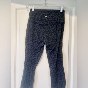 Lululemon Black Patterned Align Capri Leggings